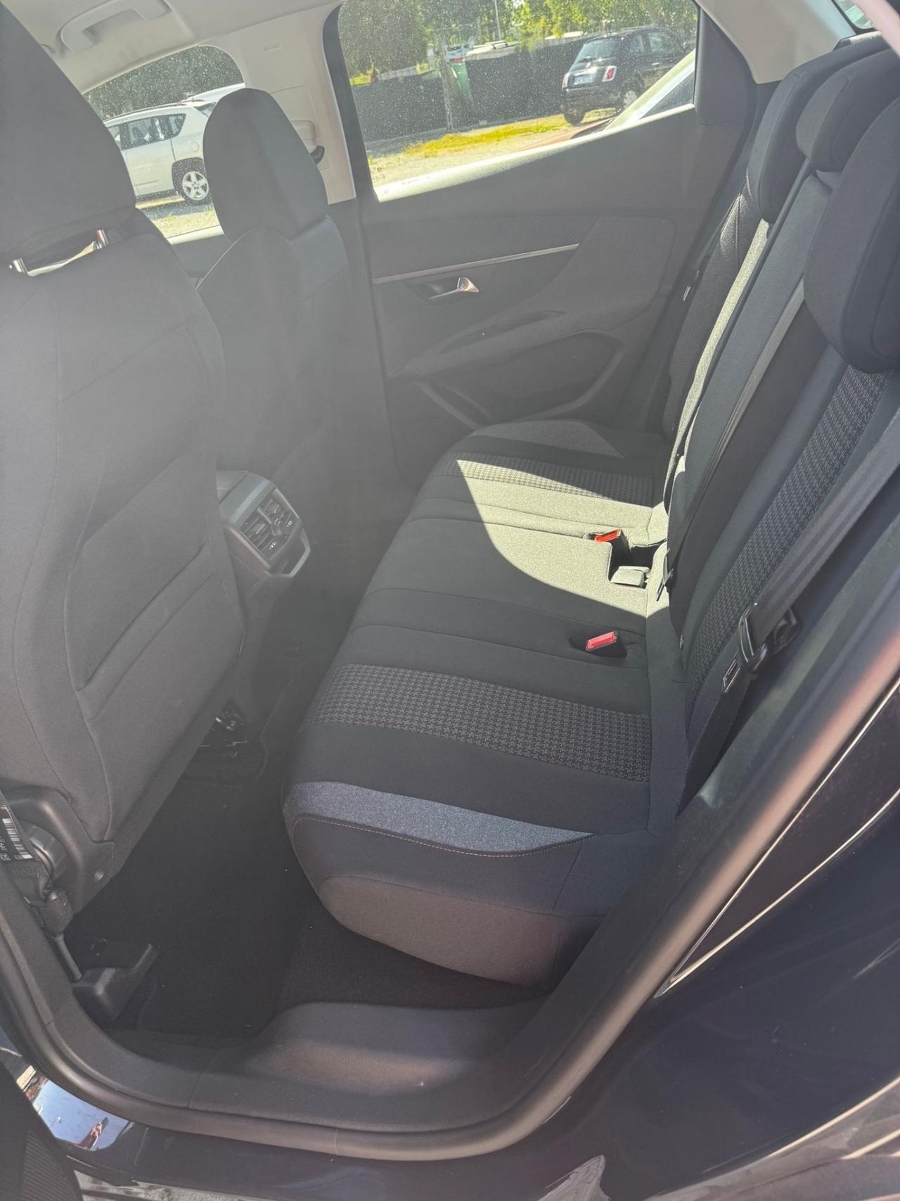 Peugeot 3008 BlueHDi 130 S&S EAT8 Active