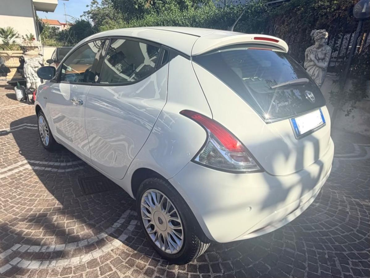 LANCIA Ypsilon 1.2 69 CV 5p. GPL Ecochic Gold