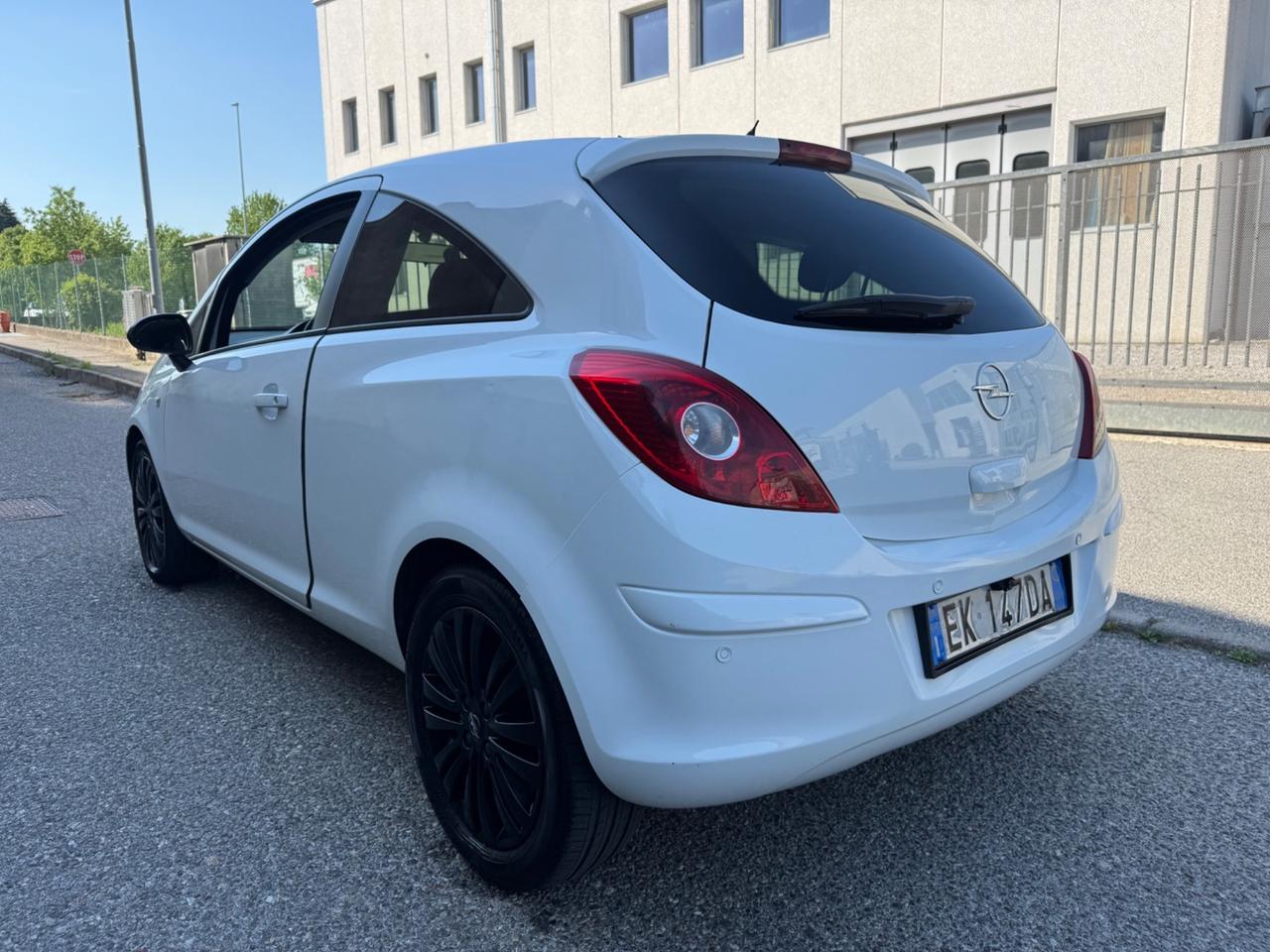 Opel Corsa Benzina e Gpl idonea ai Neopatentati