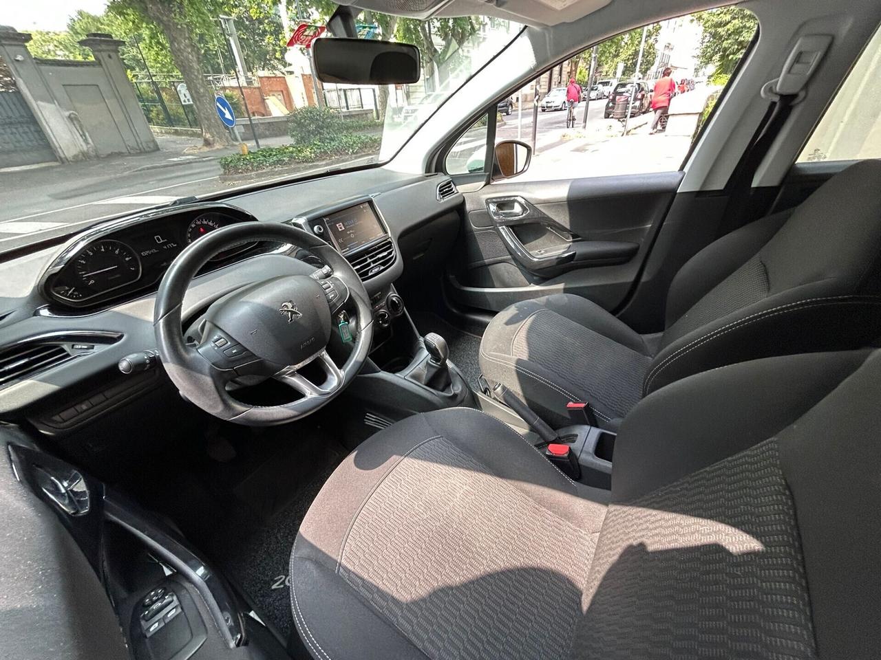 Peugeot 208 PureTech 82 5 porte Allure