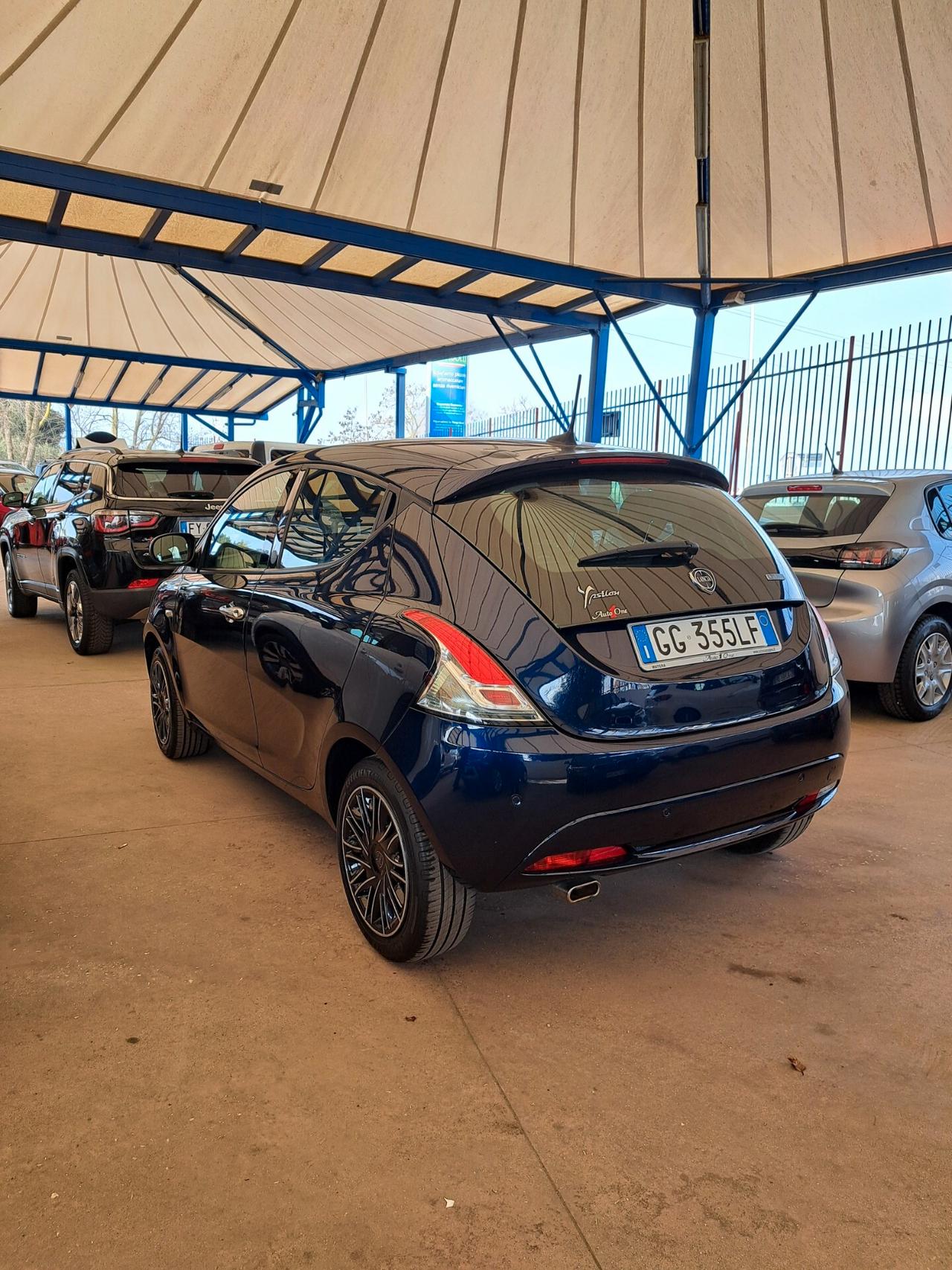 Lancia Ypsilon 1.0 FireFly 5 porte S&S Hybrid Ecochic Gold
