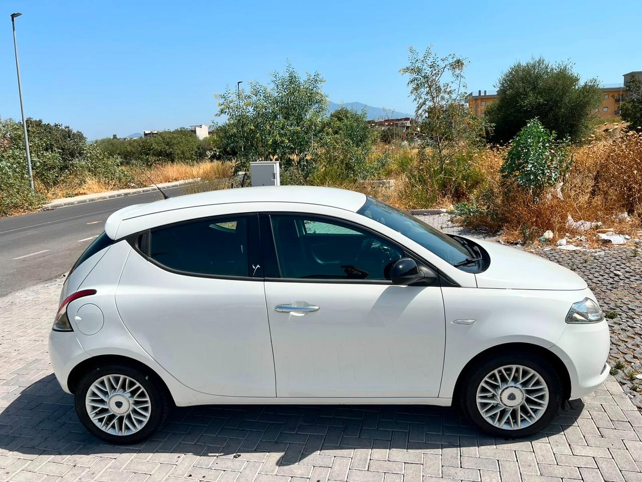 Lancia Ypsilon 1.3 MJT 16V 95 CV 5 porte S&S Platinum A-M-CA corso sicilia paterno'