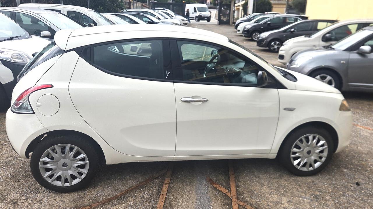 Lancia Ypsilon 1.2 TAGLIANDATA GARANZIA 12 MESI