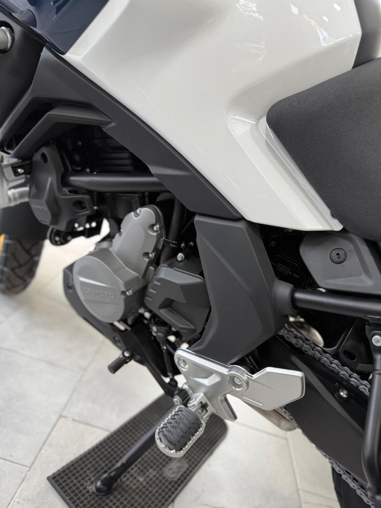 CF MOTO 700MT ADV NUOVA PRONTA CONSEGNA