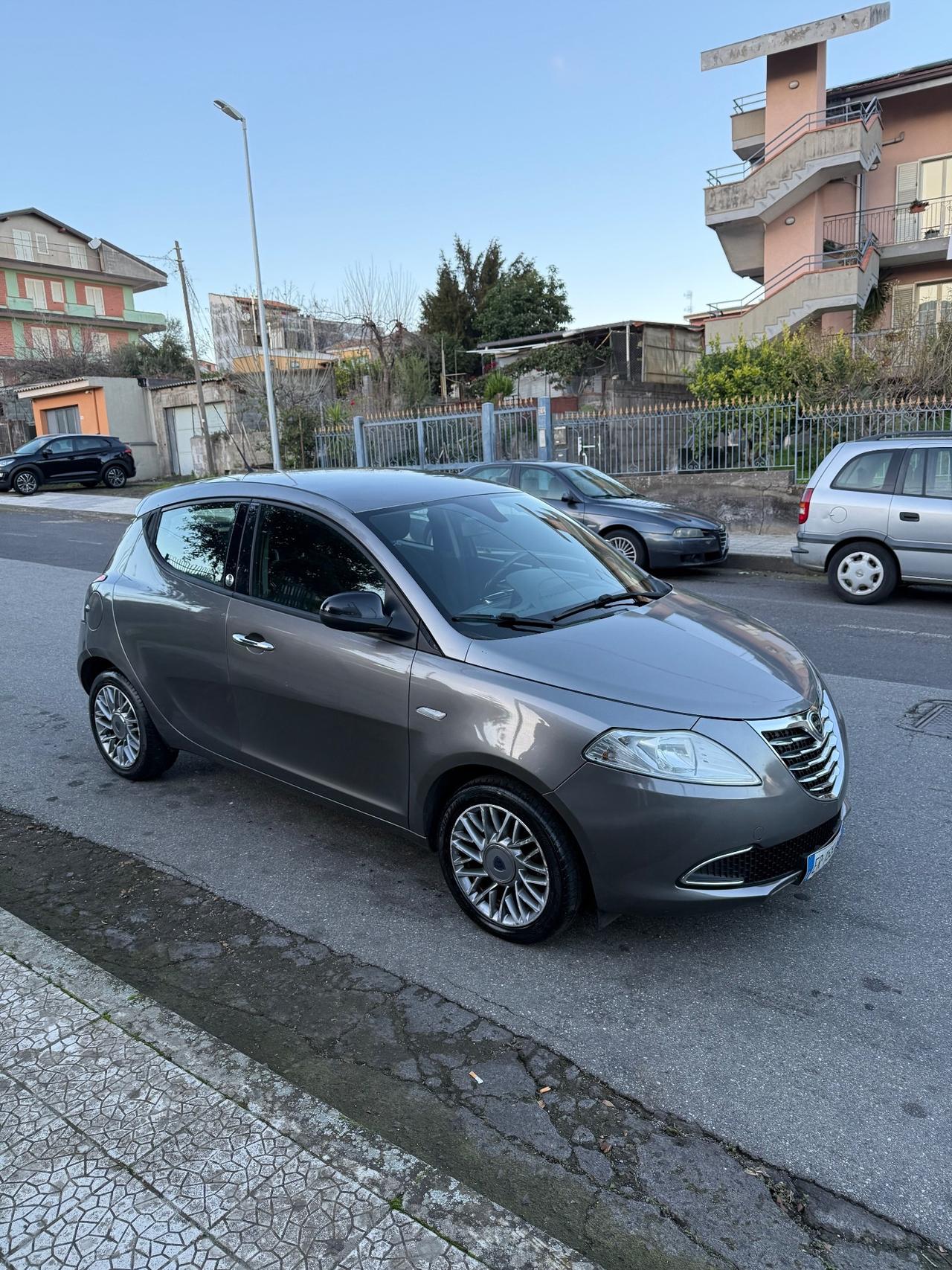 Lancia Ypsilon 1.2 69 CV 5 porte GPL Ecochic Platinum