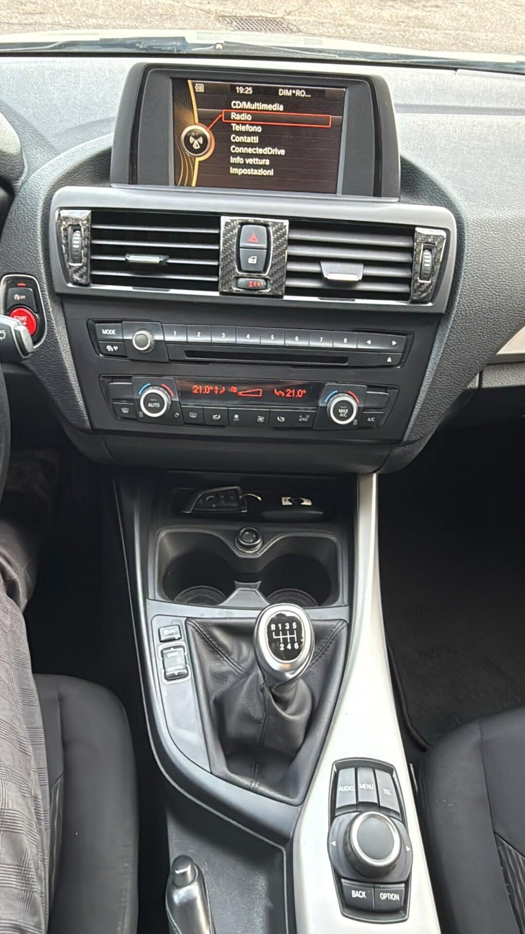 Bmw 116 116d 5p. Unique