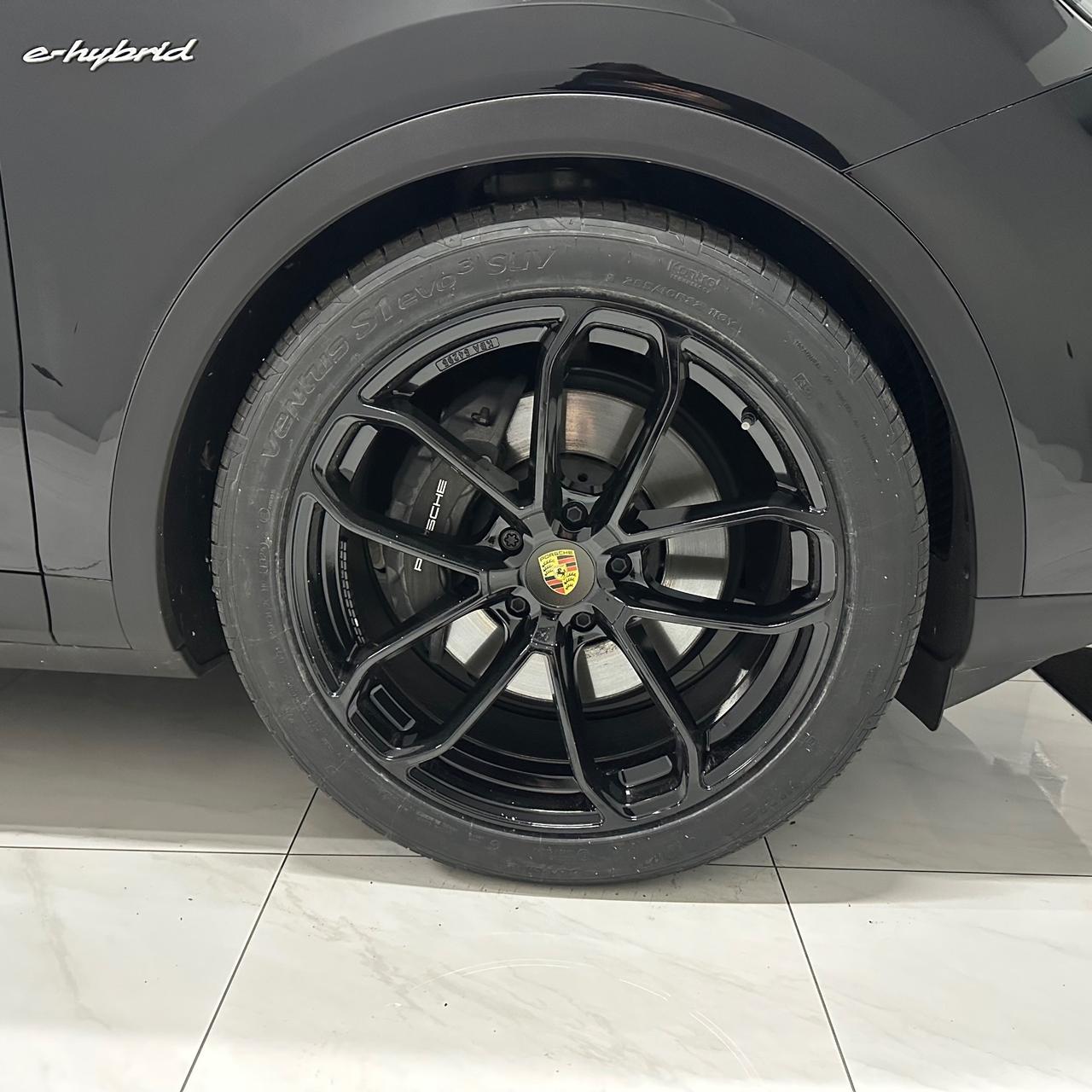 Porsche Cayenne Coupé 3.0 Hybrid plug-in Black Edition 470cv