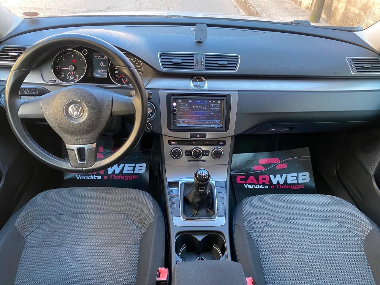 VOLKSWAGHEN PASSAT 1.6 TDI Highline NAVY 2014