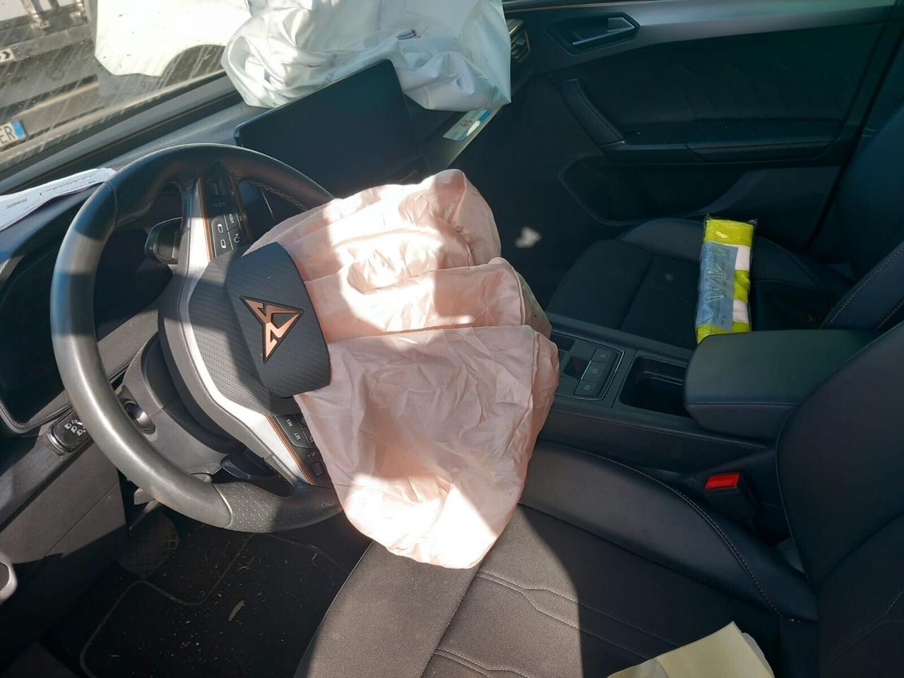 Cupra Leon 15 BENZINA 150 IBRIDA ANNO 2024 SINISTRATA