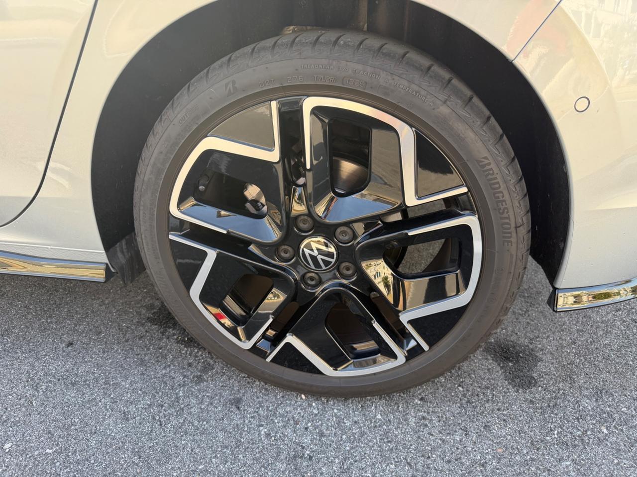 Volkswagen Golf 1.5 eTSI 115 CV DSG R-Line