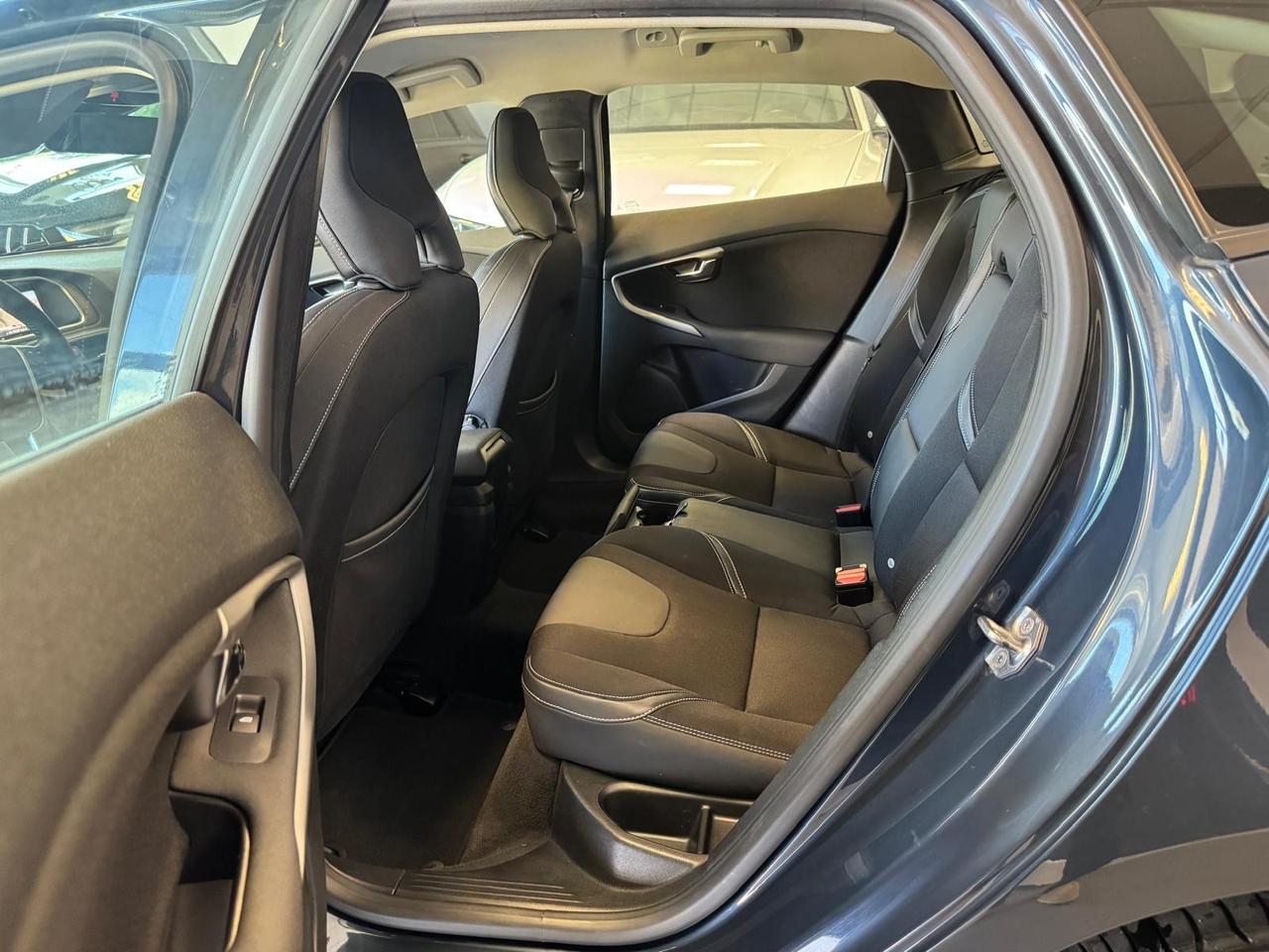 Volvo V40 D2 Geartronic Business Plus