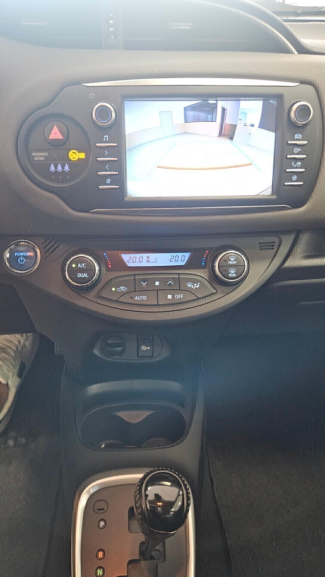 Toyota Yaris BIANCO PERLA