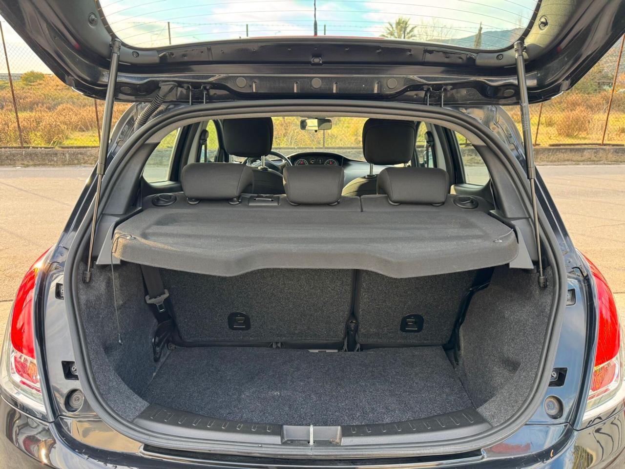 Lancia Ypsilon 1.2 69 CV 5 porte Platinum