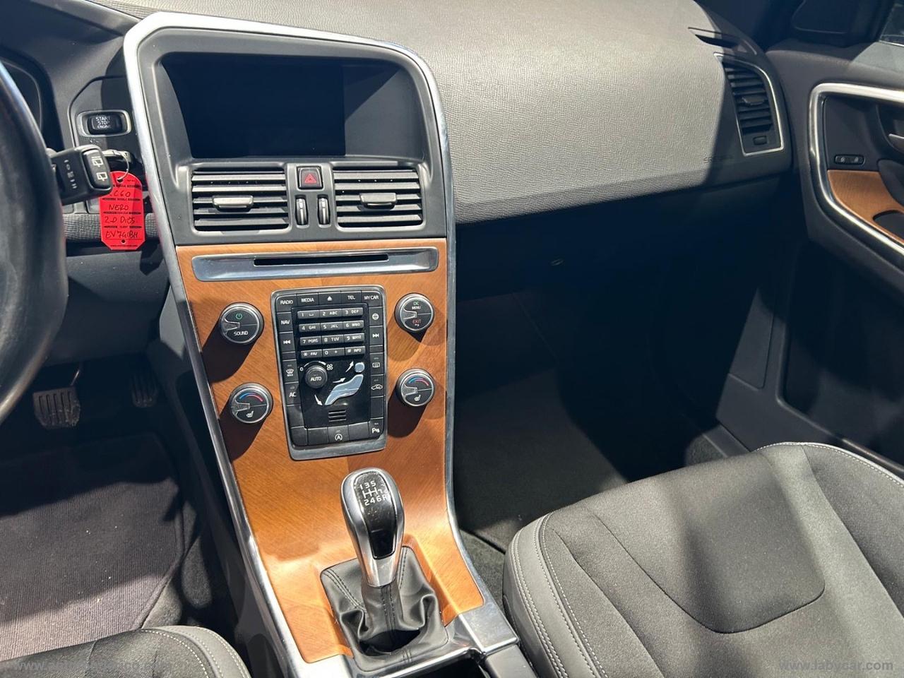 VOLVO XC60 D4 R-design Momentum