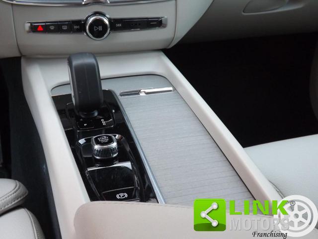 VOLVO XC60 B4 (d) AWD automatico Plus Dark ben tenuta