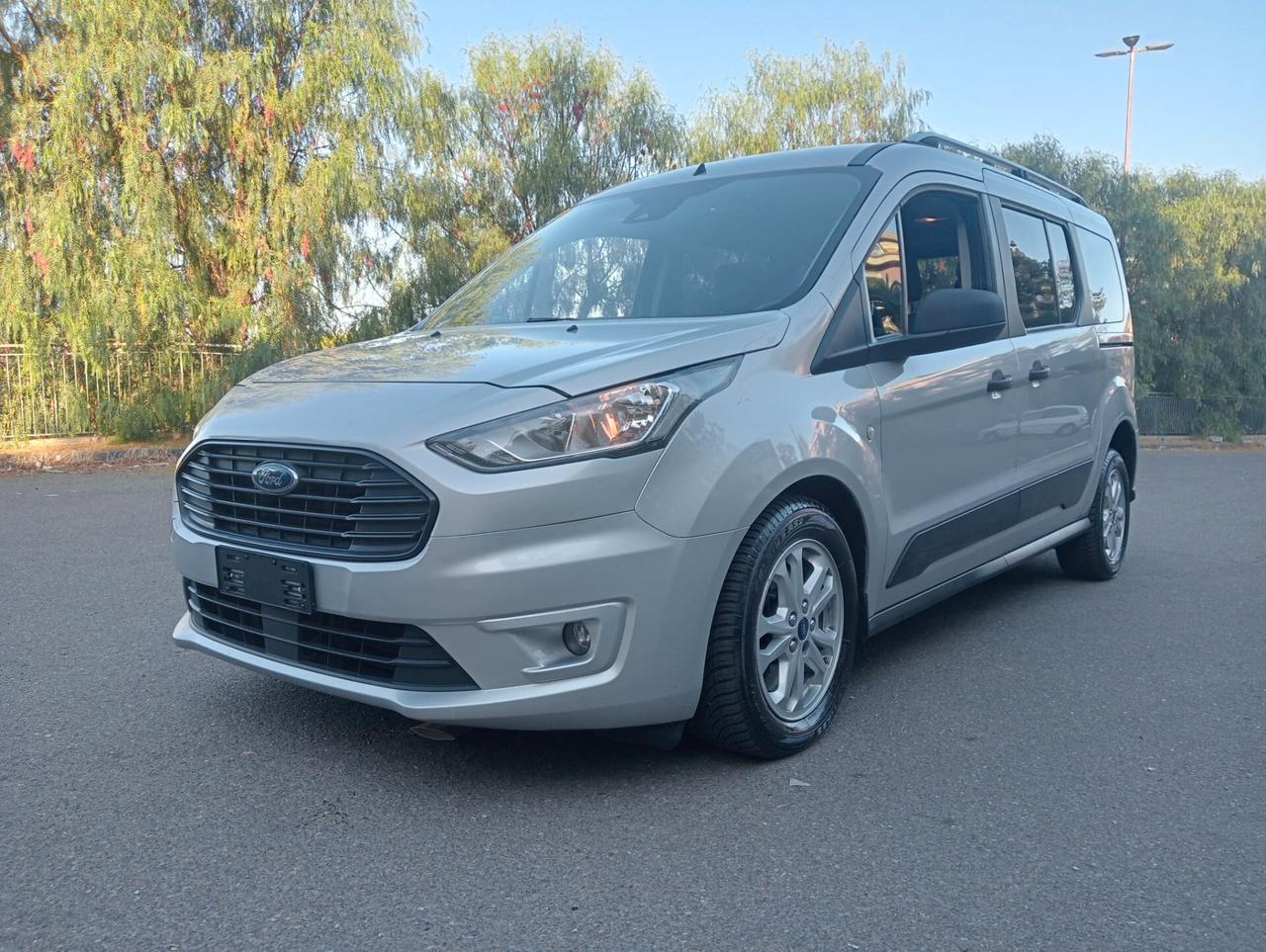 Ford Tourneo Connect Pianale ribassato con rampa disabili in carrozzina