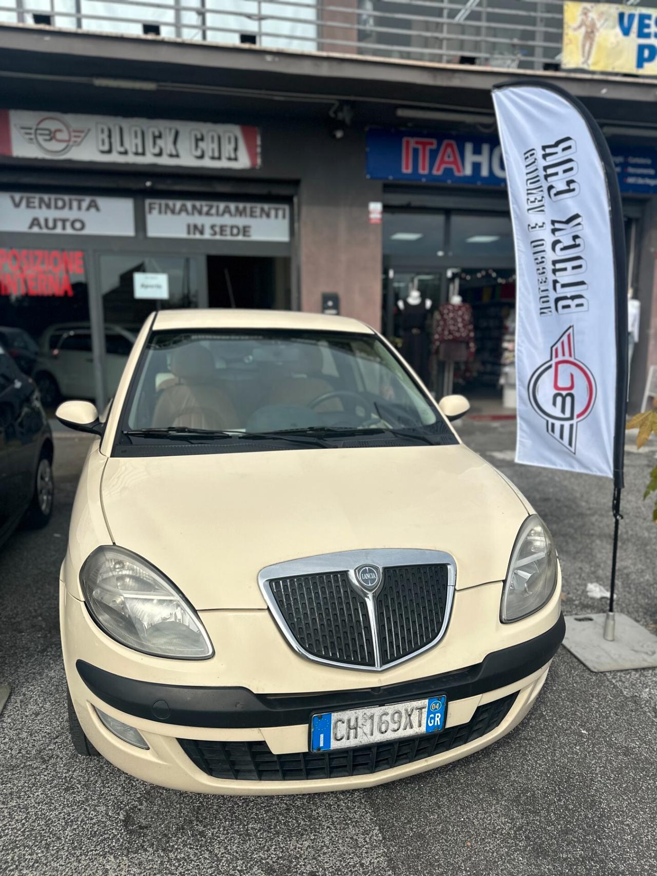 Lancia Ypsilon 1.2 16V Platino