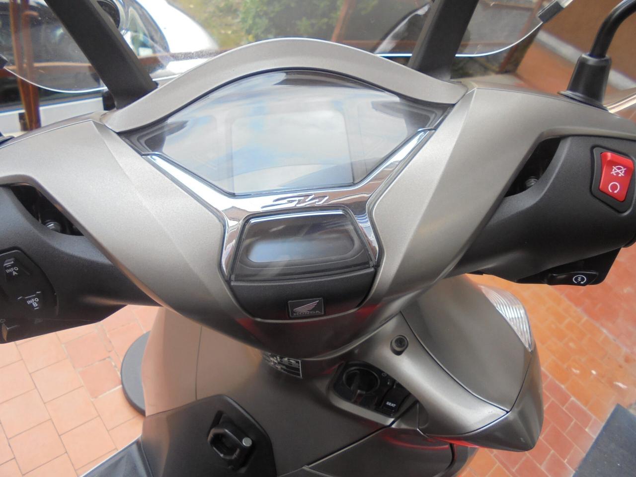 Honda SH 350 ABS + TCS