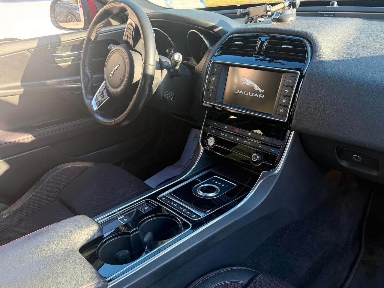 Jaguar XE 2.0 D Turbo 180 CV AWD aut. Portfolio