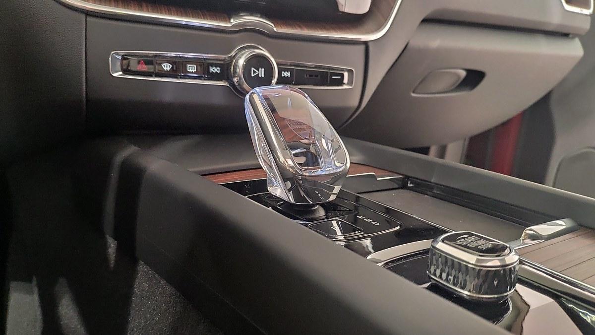 VOLVO Xc60 T8 Recharge Plug-In Hybrid Awd Aut. Ultimate Dark