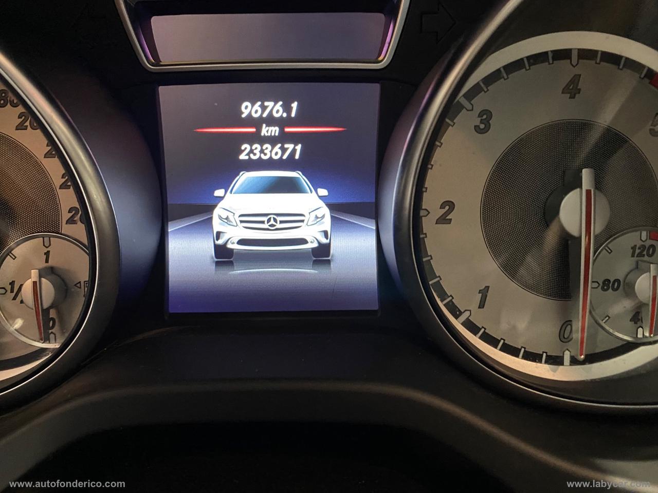 MERCEDES-BENZ GLA 200 d Automatic 4Matic Premium