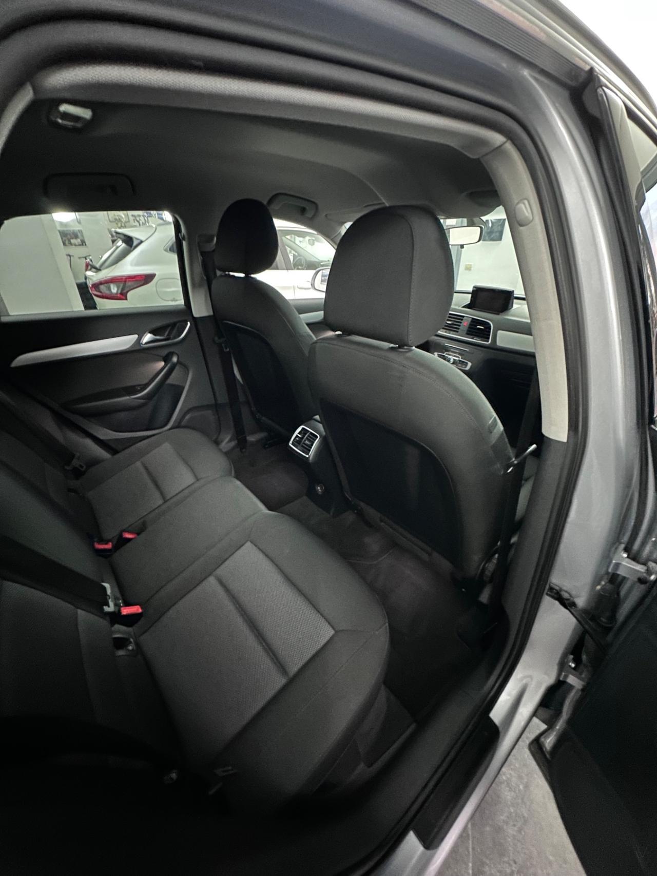 Audi Q3 2.0 TDI 120 CV Business