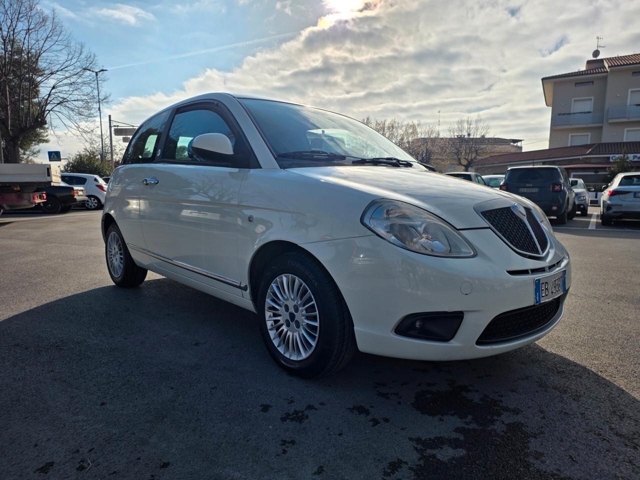 Lancia Ypsilon 1.4 Platino Ecochic GPL