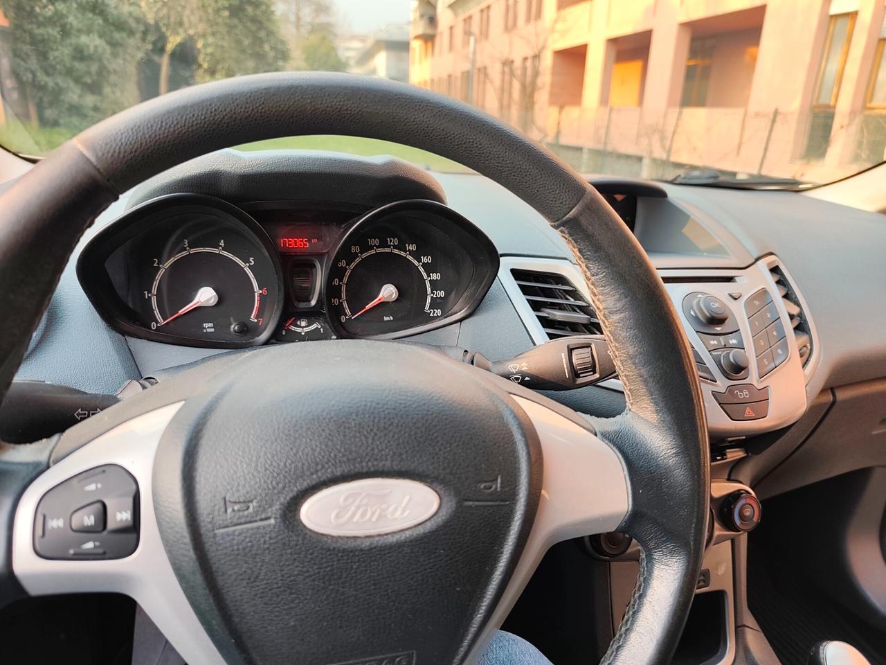 Ford Fiesta 1.2 Benz 82 CV 5 porte Titanium