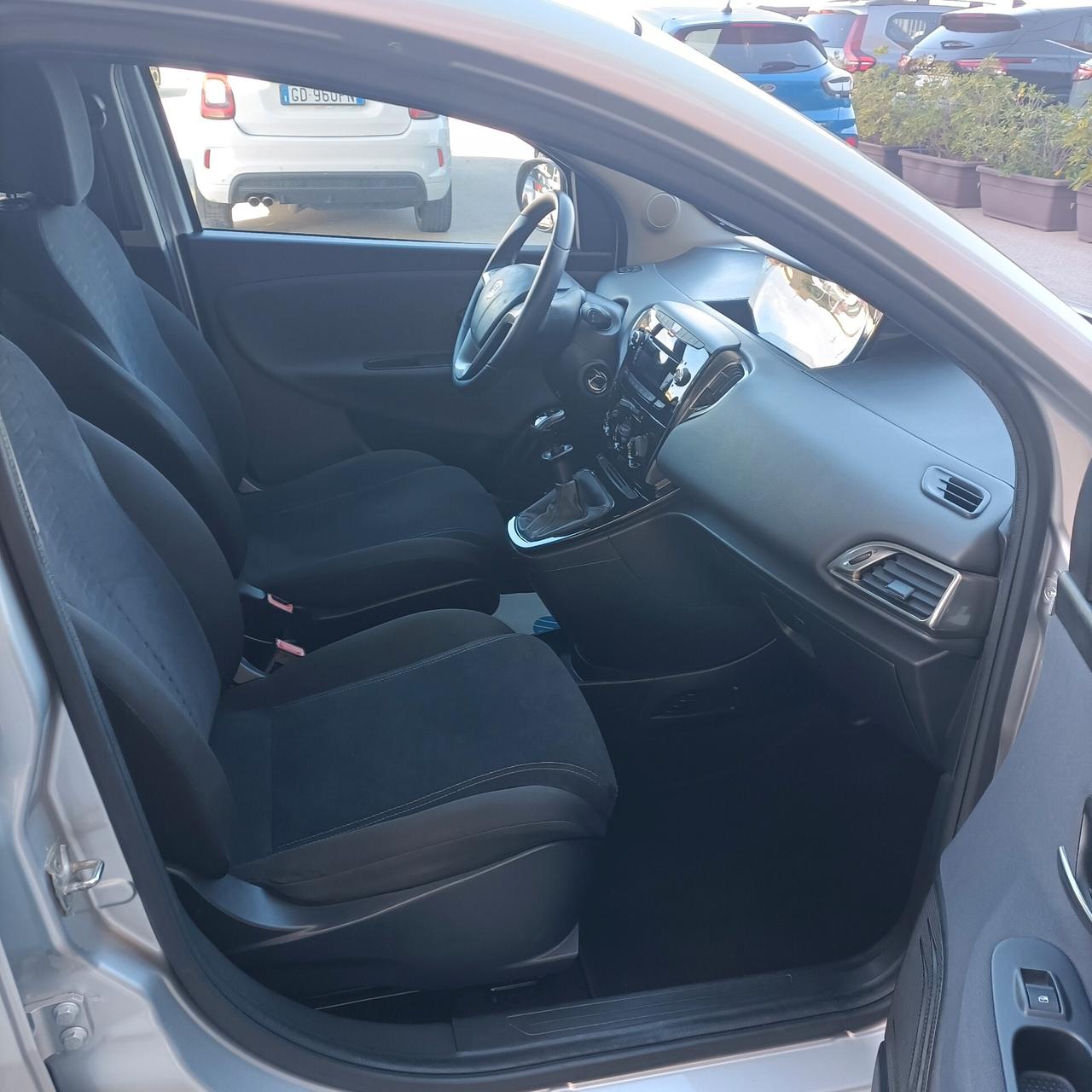 Lancia Ypsilon 1.2 69 CV 5 porte Gold