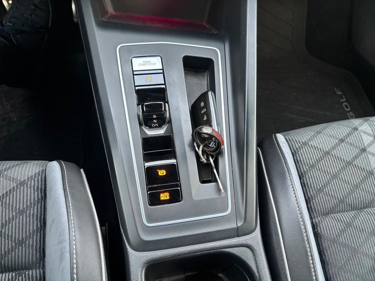 Volkswagen Golf 1.5 eTSI 130 CV EVO ACT DSG R-Line