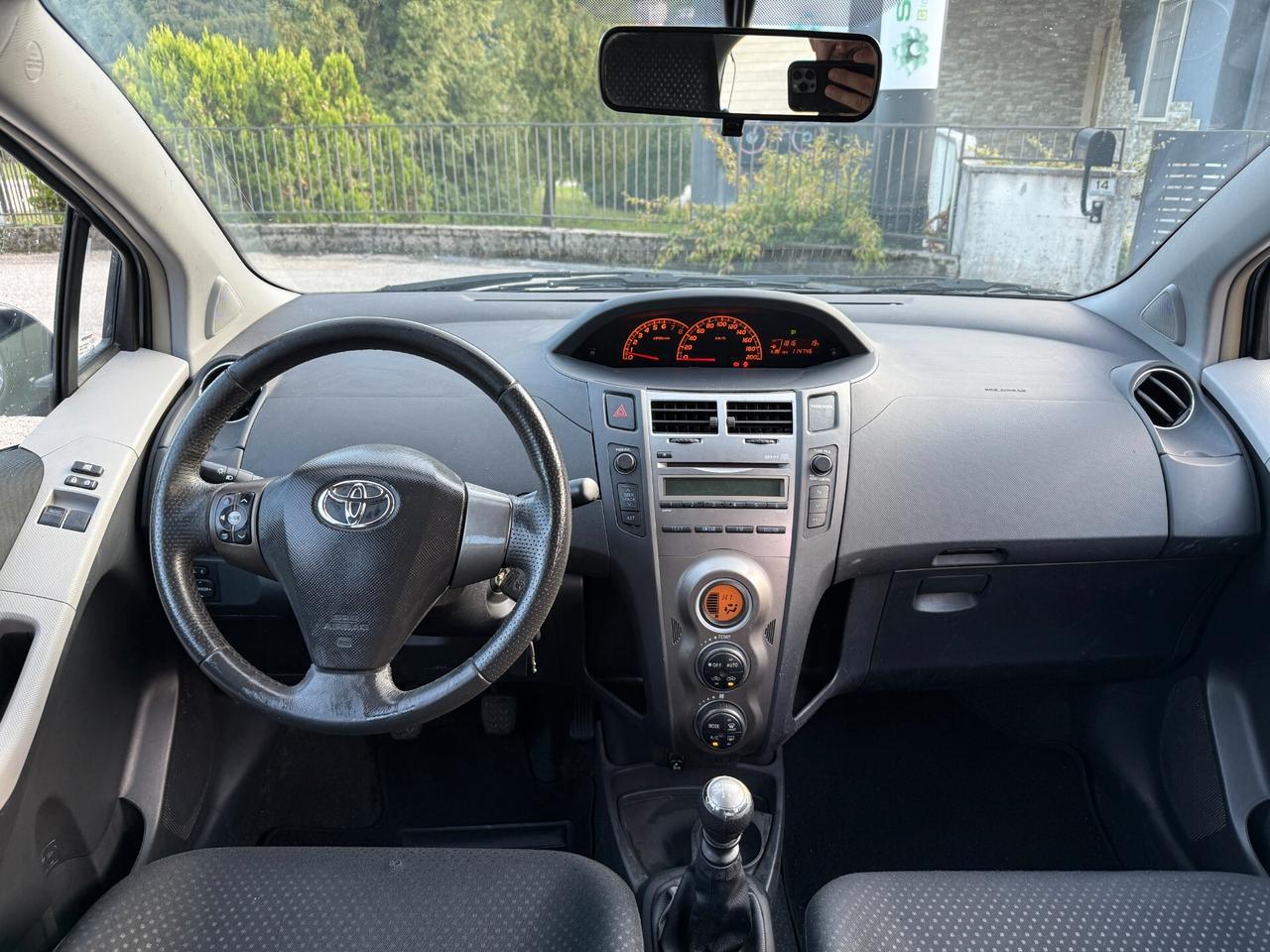 Toyota Yaris 1.3 5 porte Sol 100cv