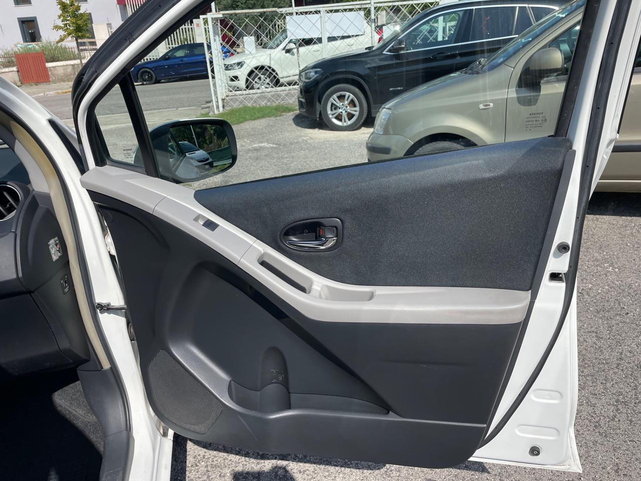 Toyota Yaris 1.0 5 porte