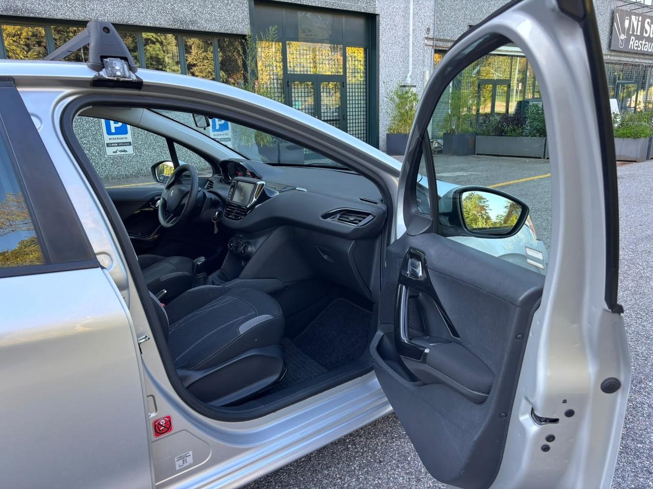 Peugeot 208 1.4 HDi 68 CV 5 porte Allure