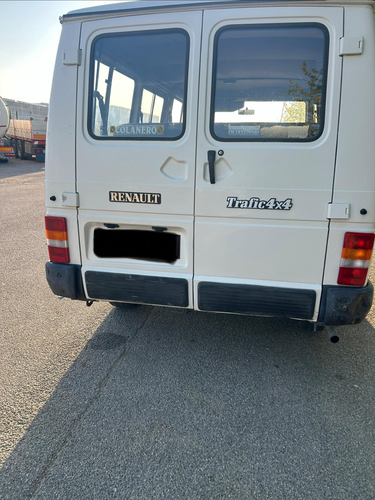 Renault Trafic furgone 4x4 posti 9