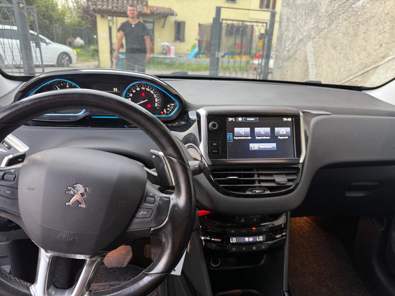 Peugeot 2008 BlueHDi 100 S&S Allure