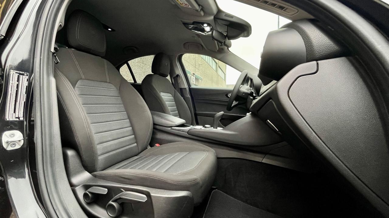 ALFA ROMEO GIULIA 2.2 TURBODIESEL EXECUTIVE 160CV - FULL LED, VETRI PRIVACY, CRUISE CONTROL