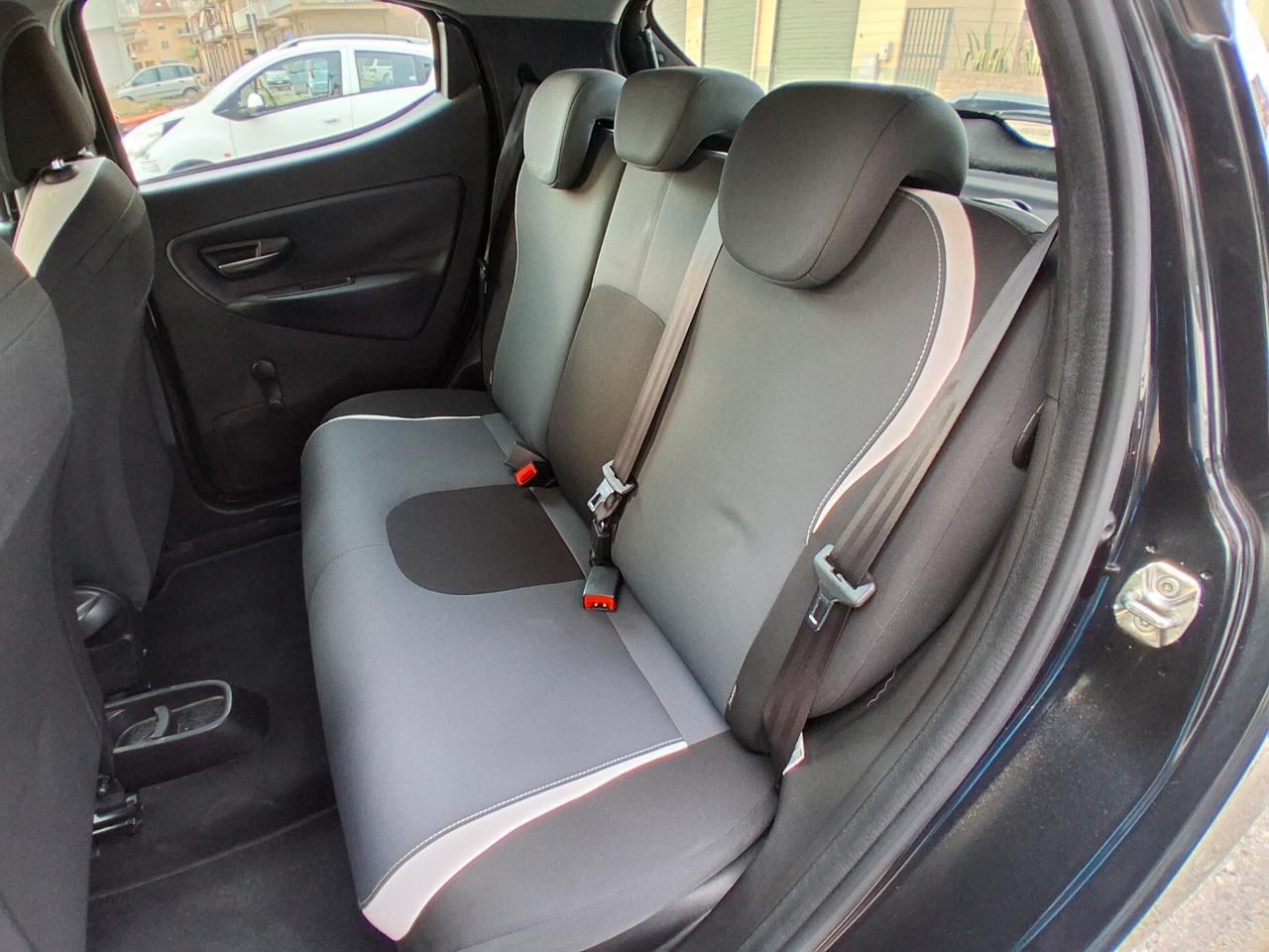 LANCIA YPSILON 1.2 BENZINA 69CVBLACK EDITION