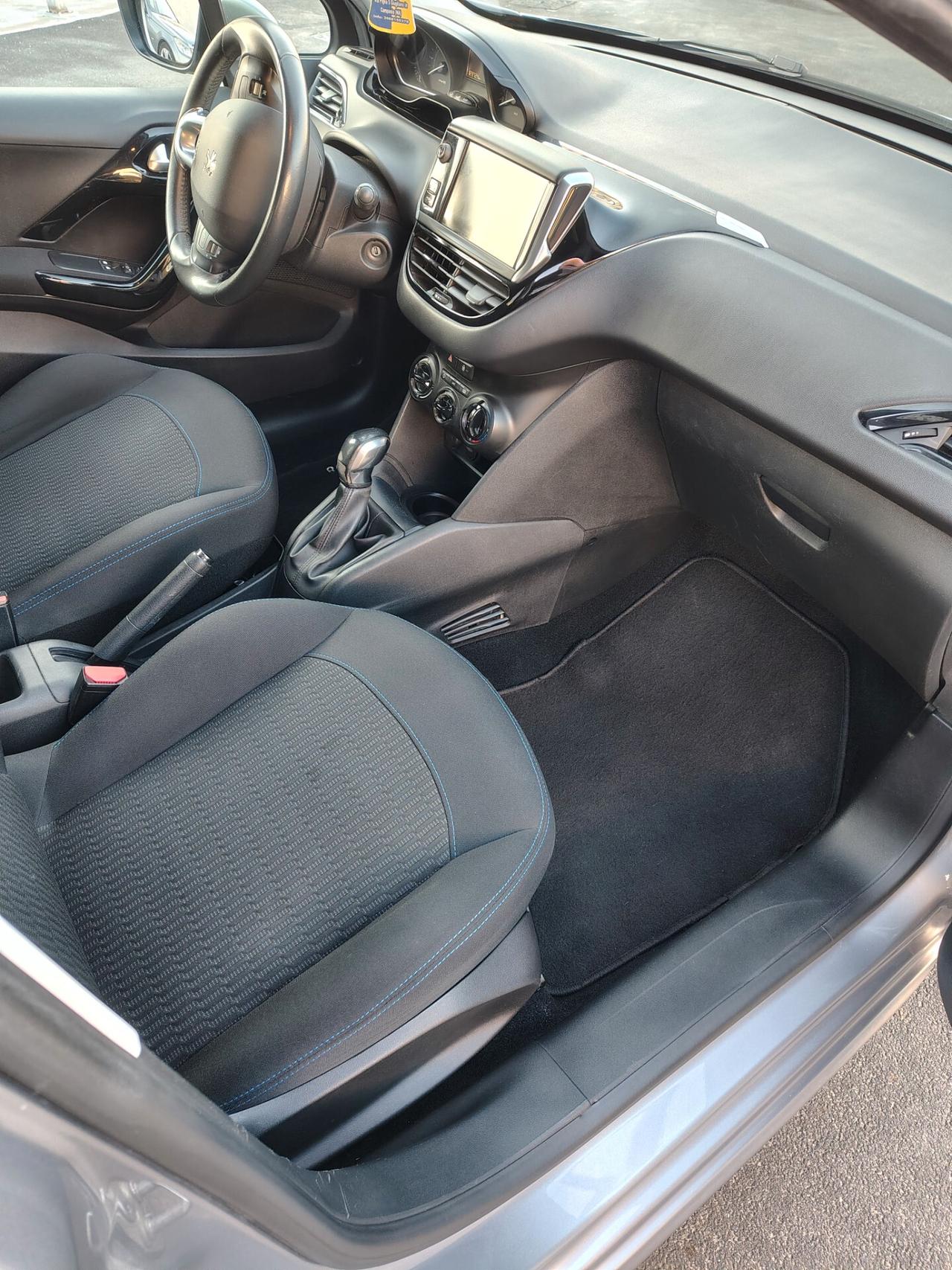 Peugeot 208 PureTech 82 Stop&Start 5 porte Signature