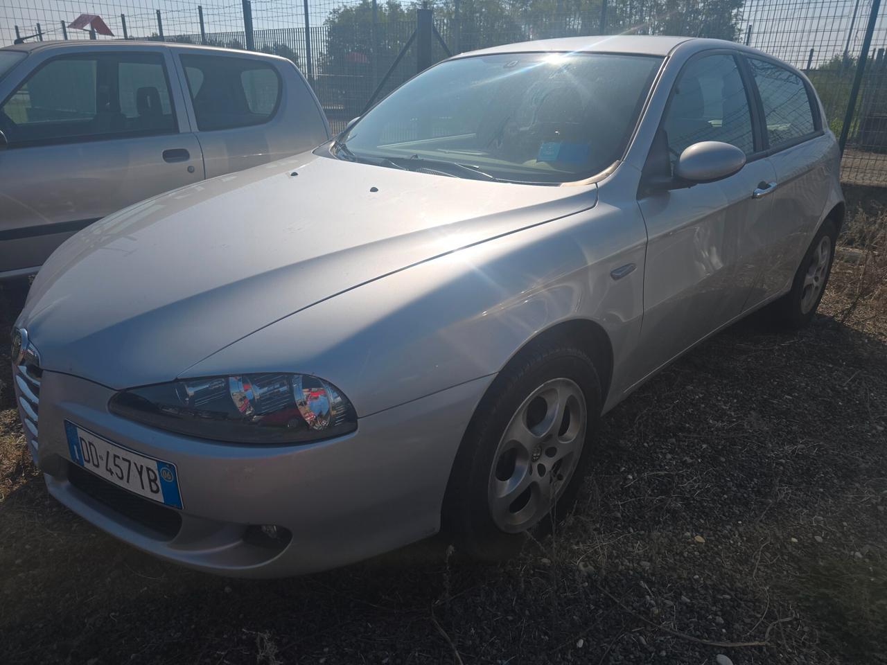 Alfa Romeo 147 1.9 JTD (120) 5 porte Distinctive