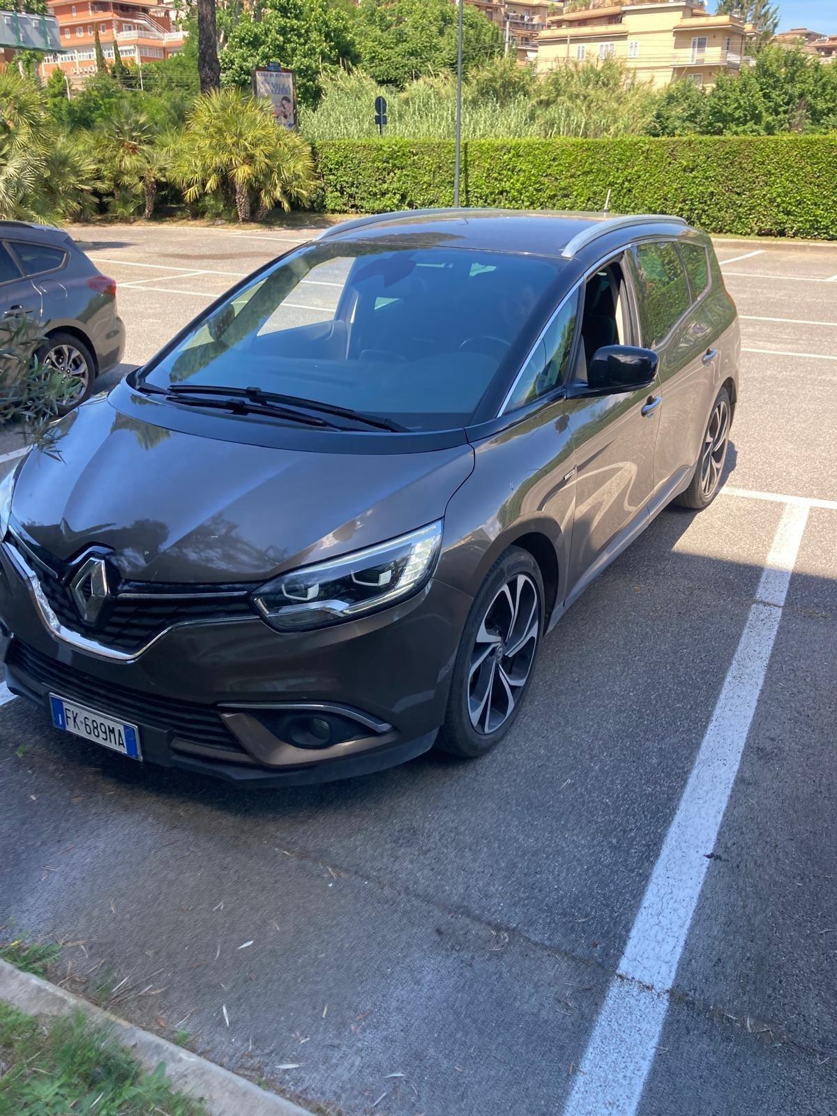Renault Grand Scenic 7 posti 5 anni di garanzia