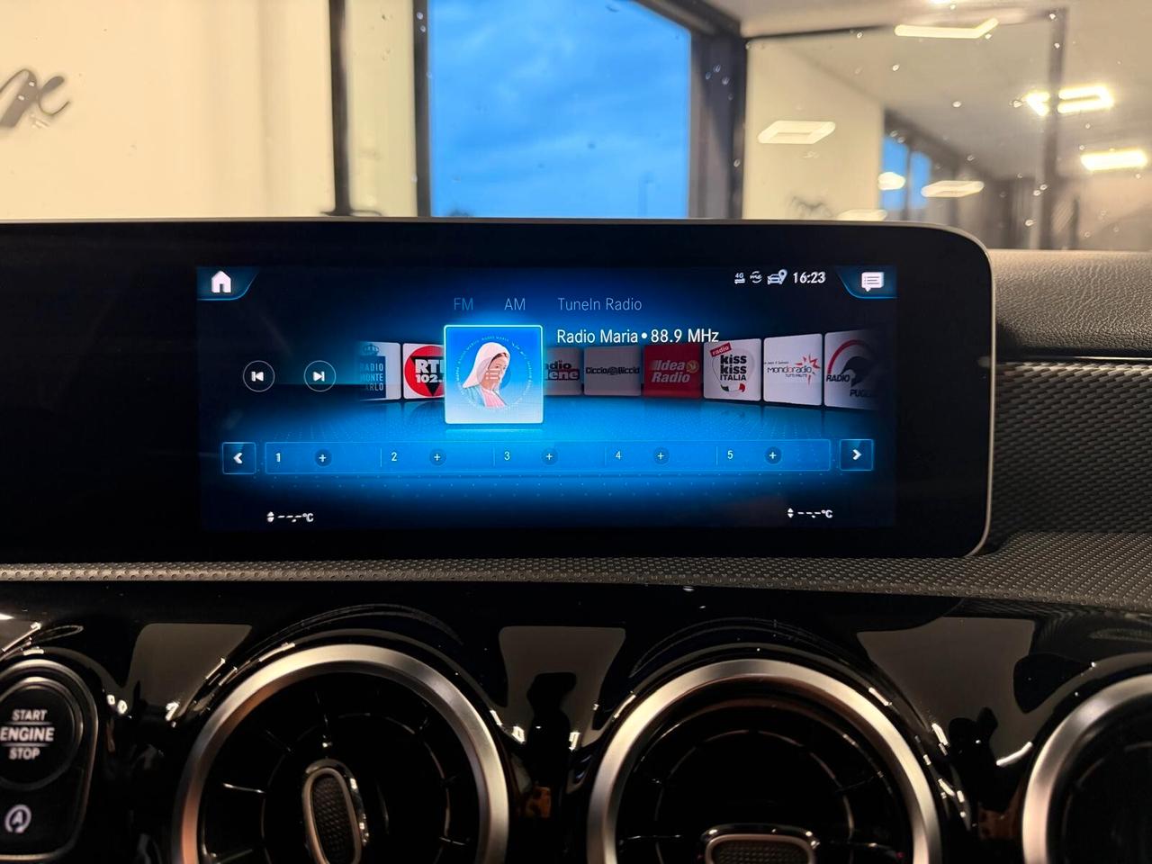 MERCEDES BENZ CLASSE A 180D SPORT 1.5 116CV PELLE NAVI CAM ANNO 2019