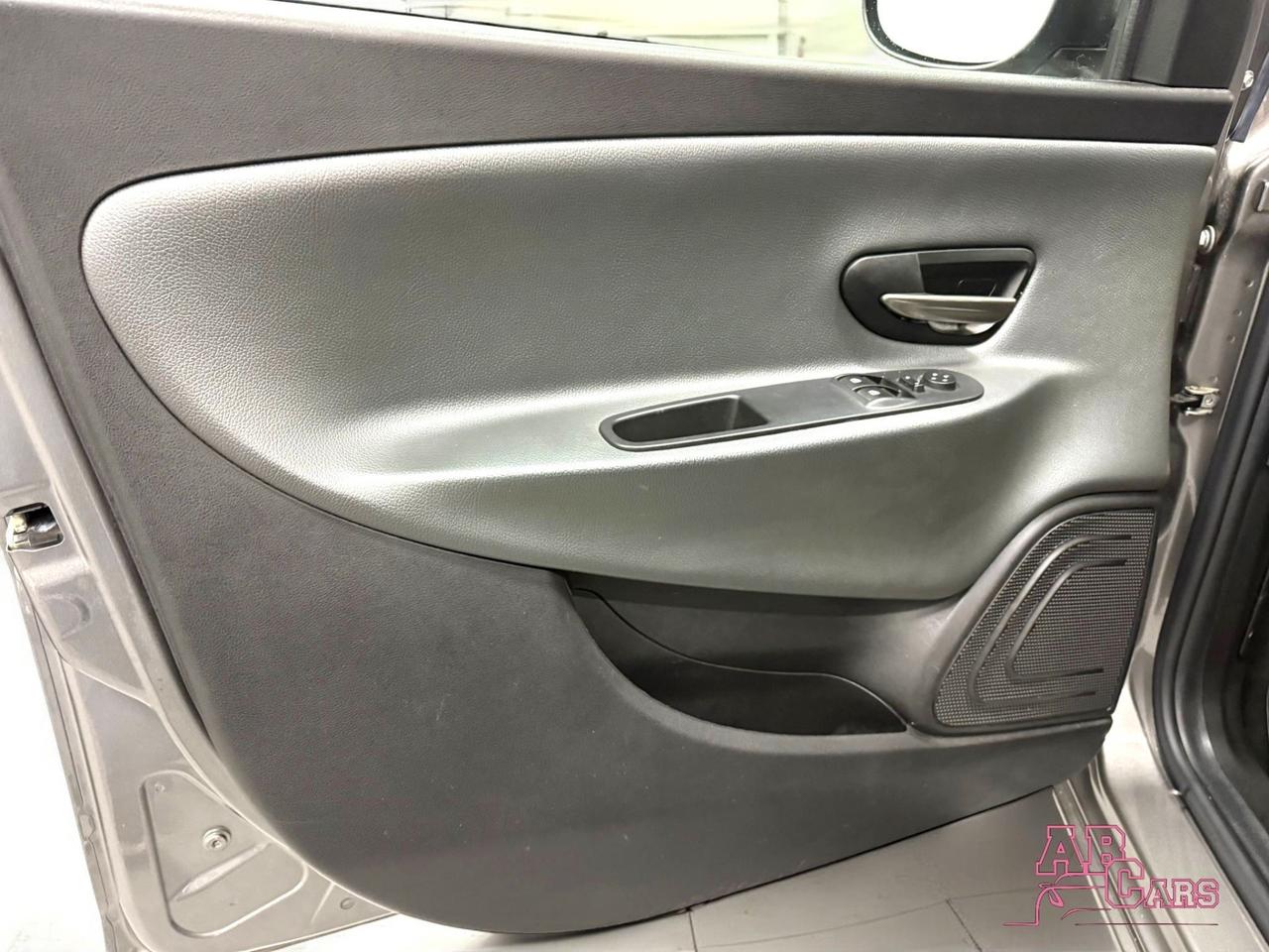 Lancia Ypsilon 1.2 69 CV GOLD SOLO 26000 KM!!!