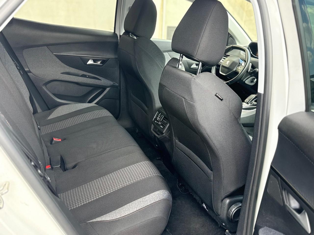 Peugeot 3008 BlueHDi 130 S&S EAT8 Allure