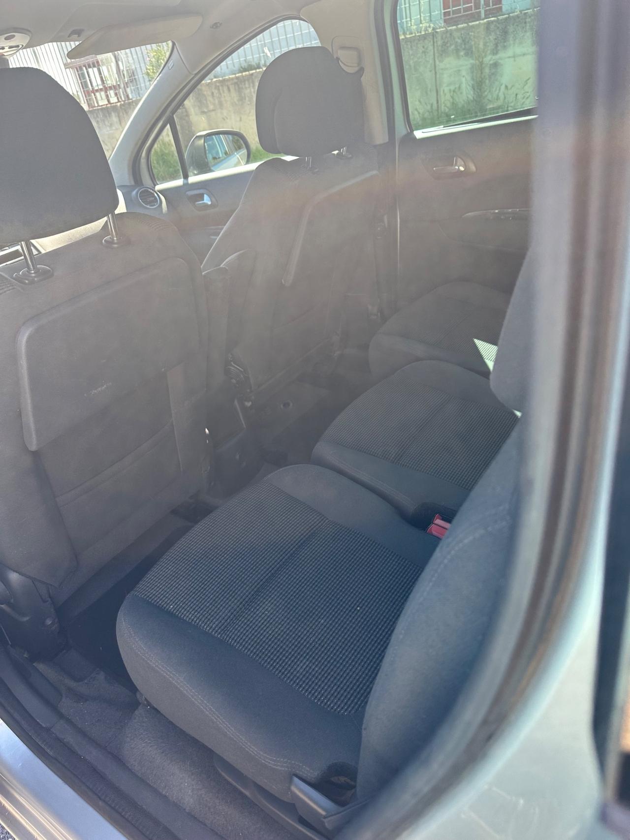 Peugeot 5008 1.6 HDi 115CV Active