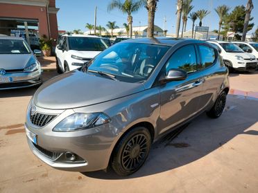 Lancia Ypsilon 1.0 FireFly 5 porte S&S Hybrid Ecochic Silver