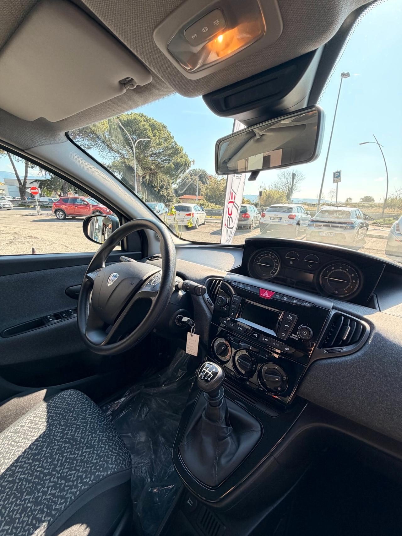 Lancia Ypsilon 1.0 FireFly 5 porte S&S Hybrid Silver