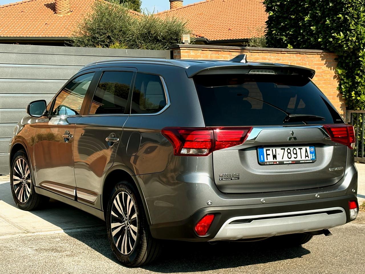 MITSUBISHI OUTLANDER 2.0b/GPL aut 4x4- 7POSTI-2019