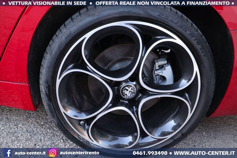 Alfa Romeo Giulia 2.0 Turbo 280CV AT8 AWD Q4 Veloce