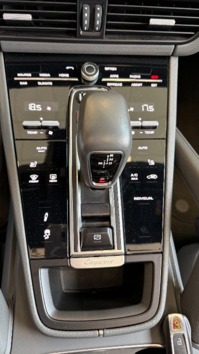 PORSCHE Cayenne 3.0 V6 E-Hybrid Platinum Edition