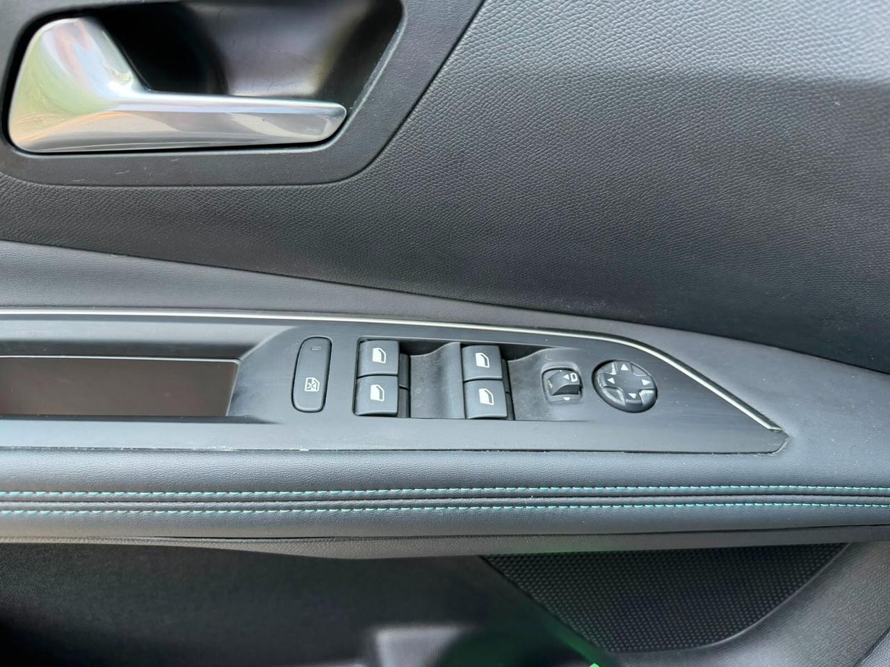 Peugeot 3008 BlueHDi 130 Allure 38.000 KM!!